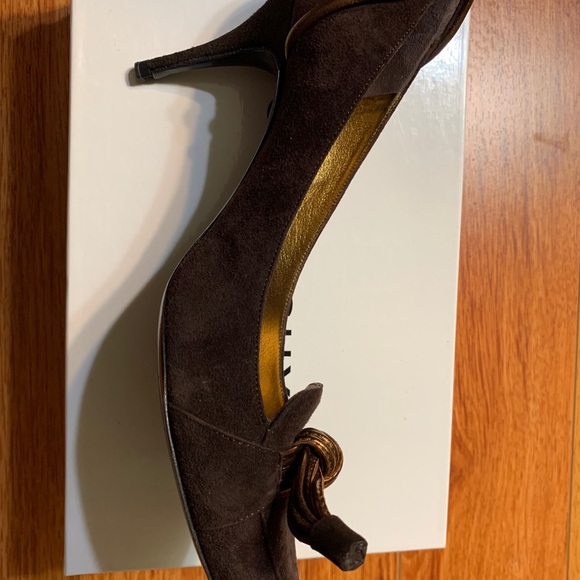 Authentic Givenchy Suede Pumps - Picture 5 of 10